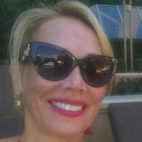 Meet the Posher Other - Meet your Posher, Sharon
